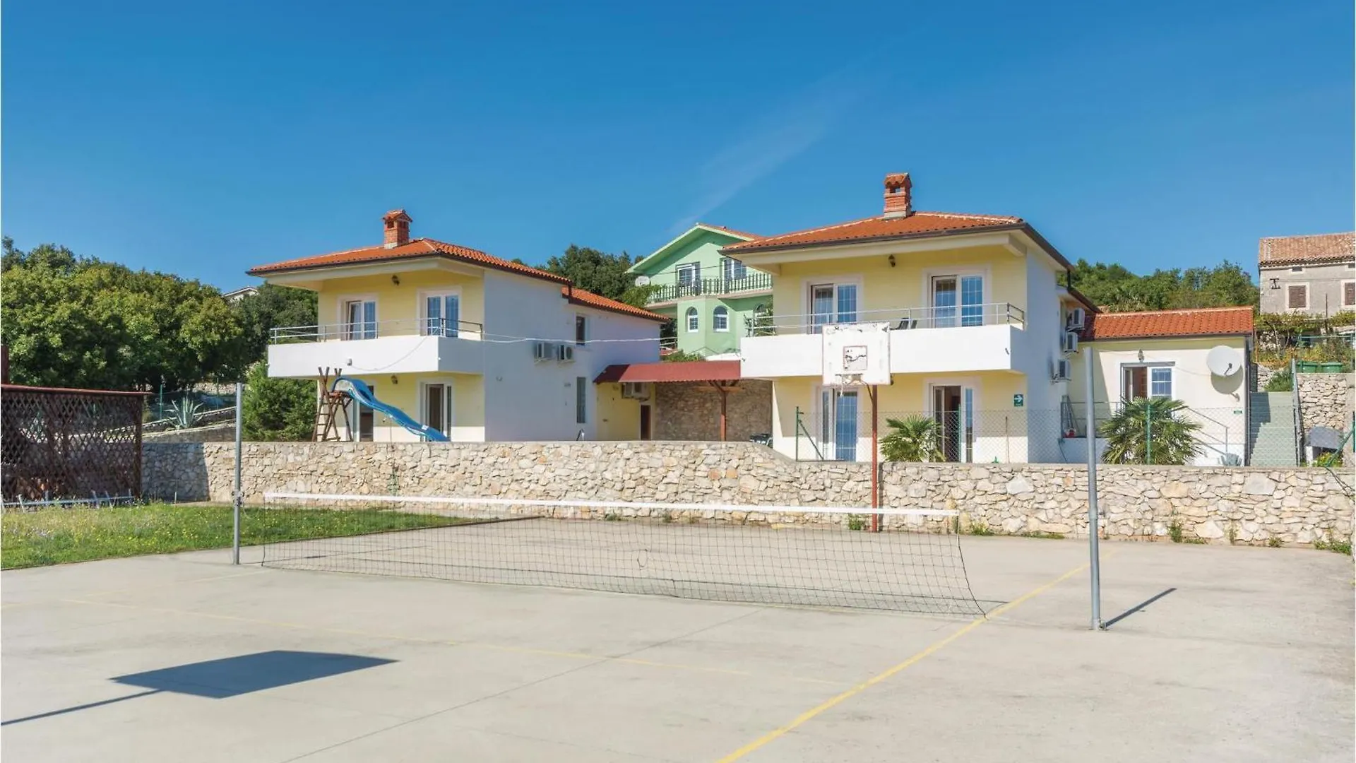 2 Bedroom Amazing Apartment In Labin Diminići 0*,