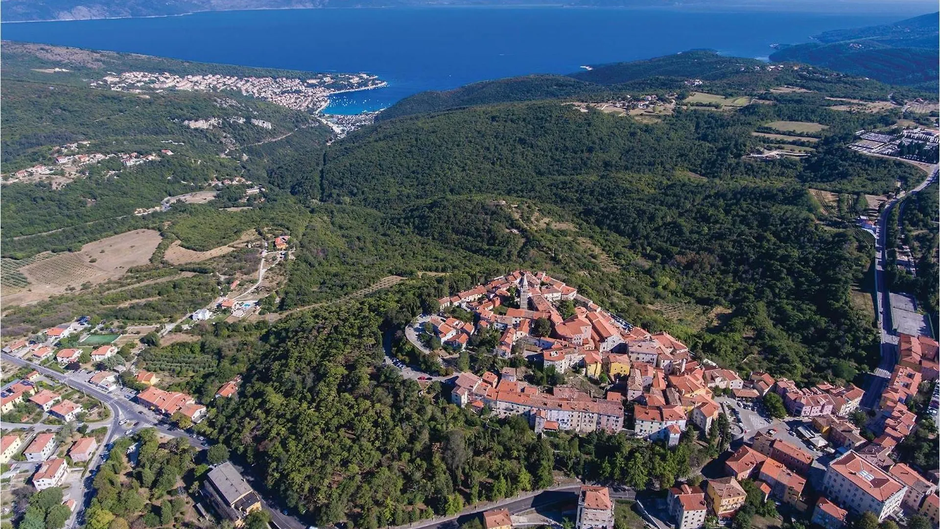 2 Bedroom Amazing Apartment In Labin Diminići