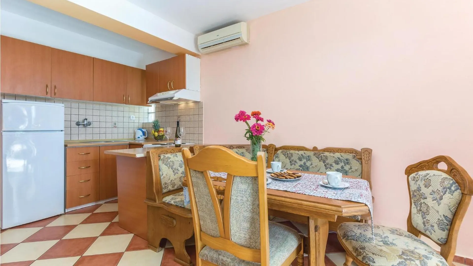 2 Bedroom Amazing Apartment In Labin Diminići